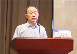 荆书典董事长受邀出席2025年山东电器仪表工业协会年会暨高质量发展论坛并作专题报告